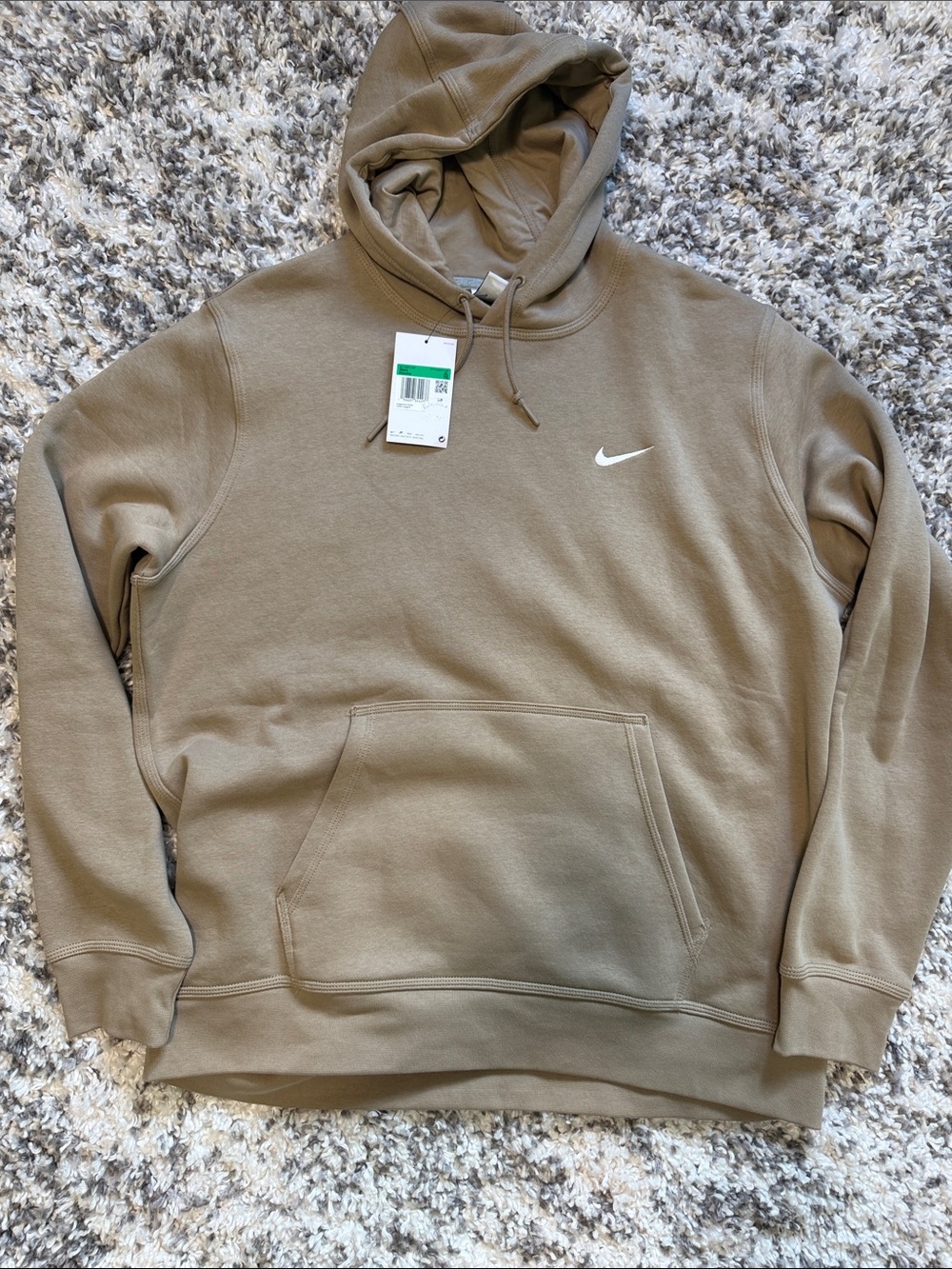 Nike Men’s Hoodie in Olive